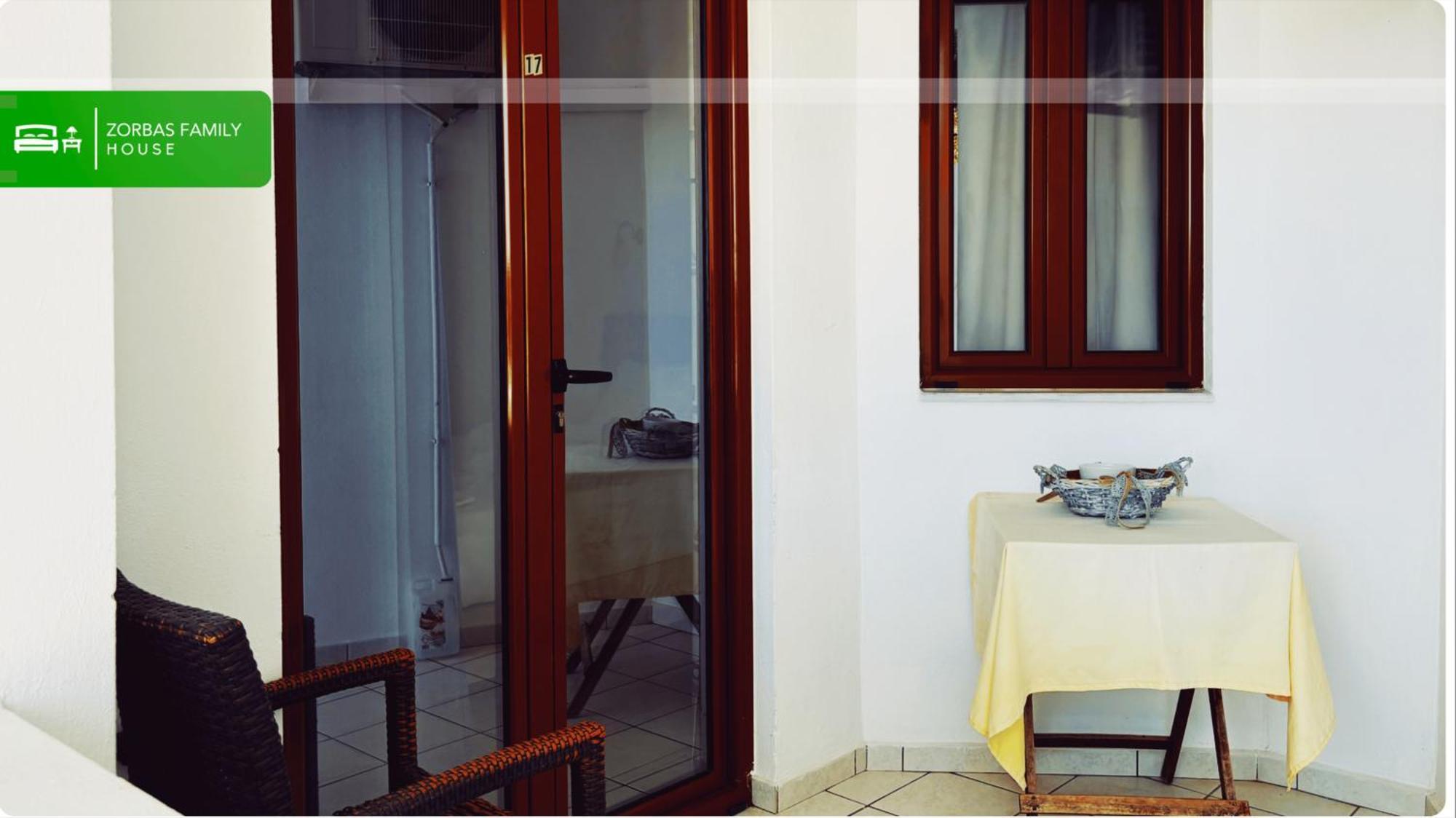 فندق Zorbas Family House ترولو المظهر الخارجي الصورة